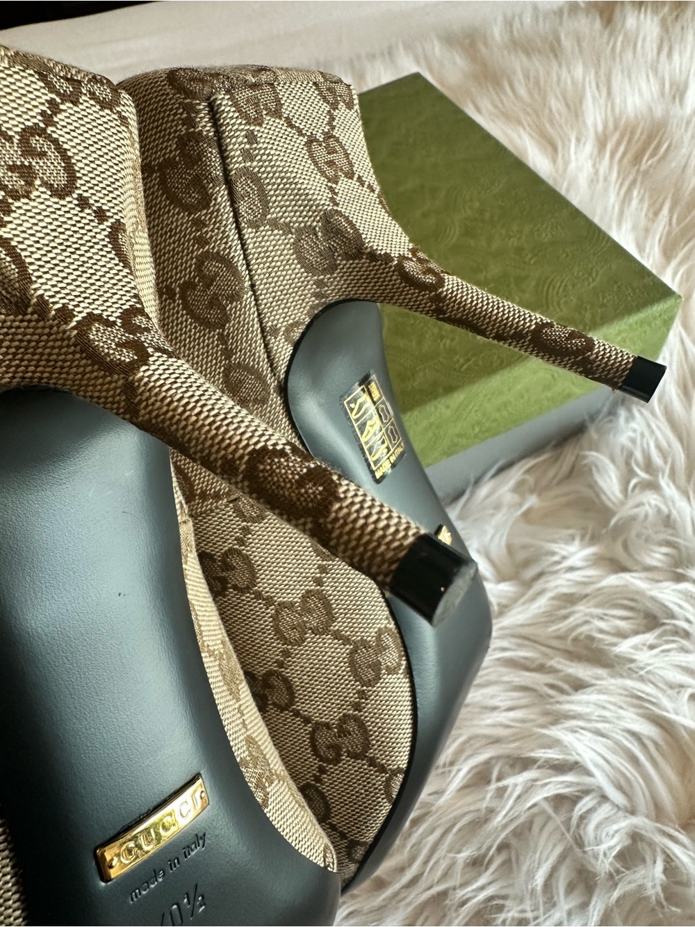 Gucci Beige Monogram Pointed Toe Stiletto Heels 85mm. 40.5/10.5 size. - Picture 8 of 11